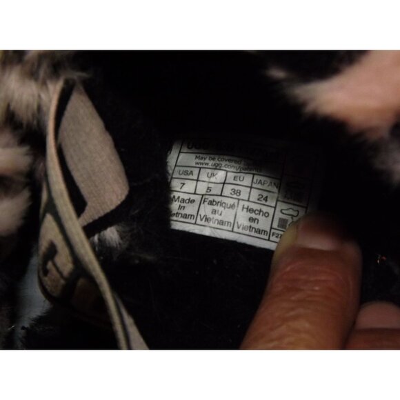 Size 7 UGG Fluff Yeah Animalia Slippers Black Neon Green & Pink Black Animal - Picture 8 of 12